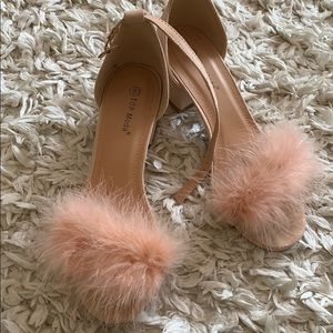 Women’s Top Moda size 8 Fluffy heels